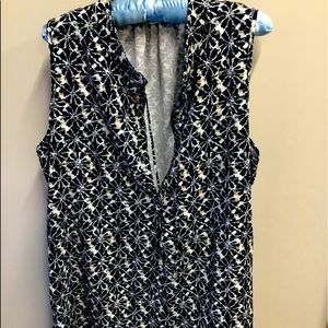 Sleeveless split neck top